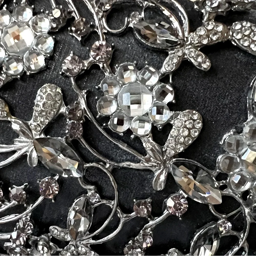 Vintage Look Crystal Clutch - Picture 2 of 6
